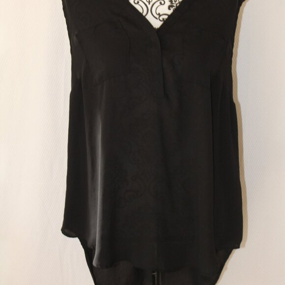 FALL SALETorrid Harper Georgette Black Sleeveless Pullover, 0 Large 12 Pre-Loved - Picture 2 of 11